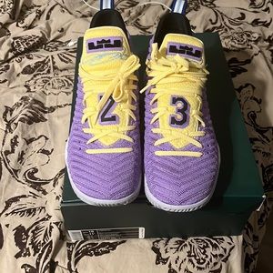 Lebron xvi atomic violet sz10